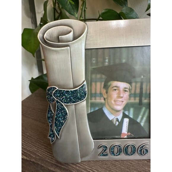 2006 graduation metal picture frame - Picture 3 of 8